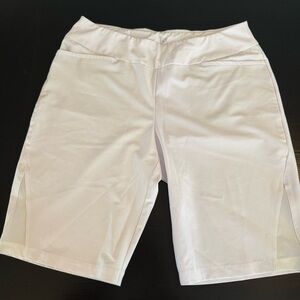 Tail brand Women's White Shorts size 12